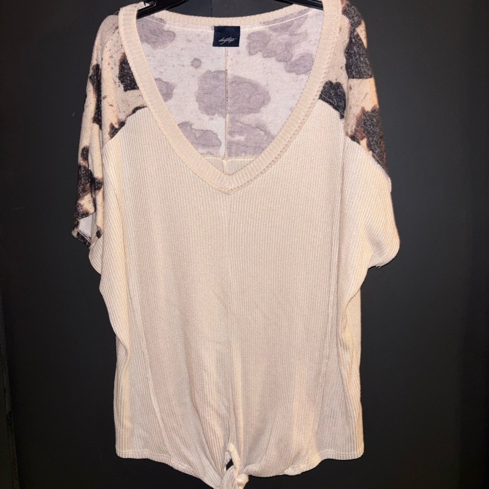 Daydreamer Cream and Black V-Neck Blouse
